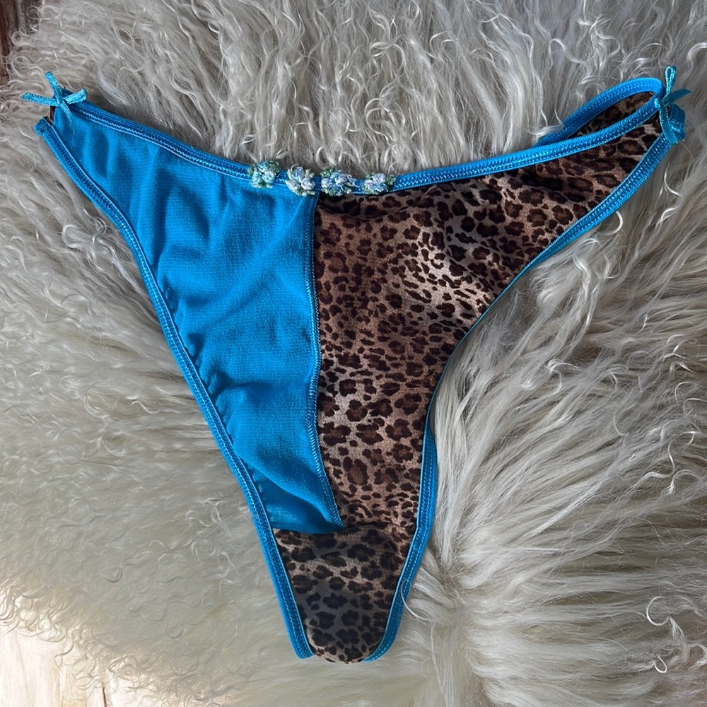 Leopard thong